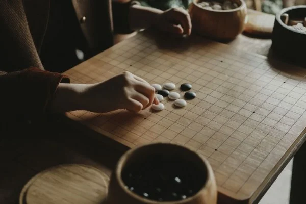 hand placing Go stone